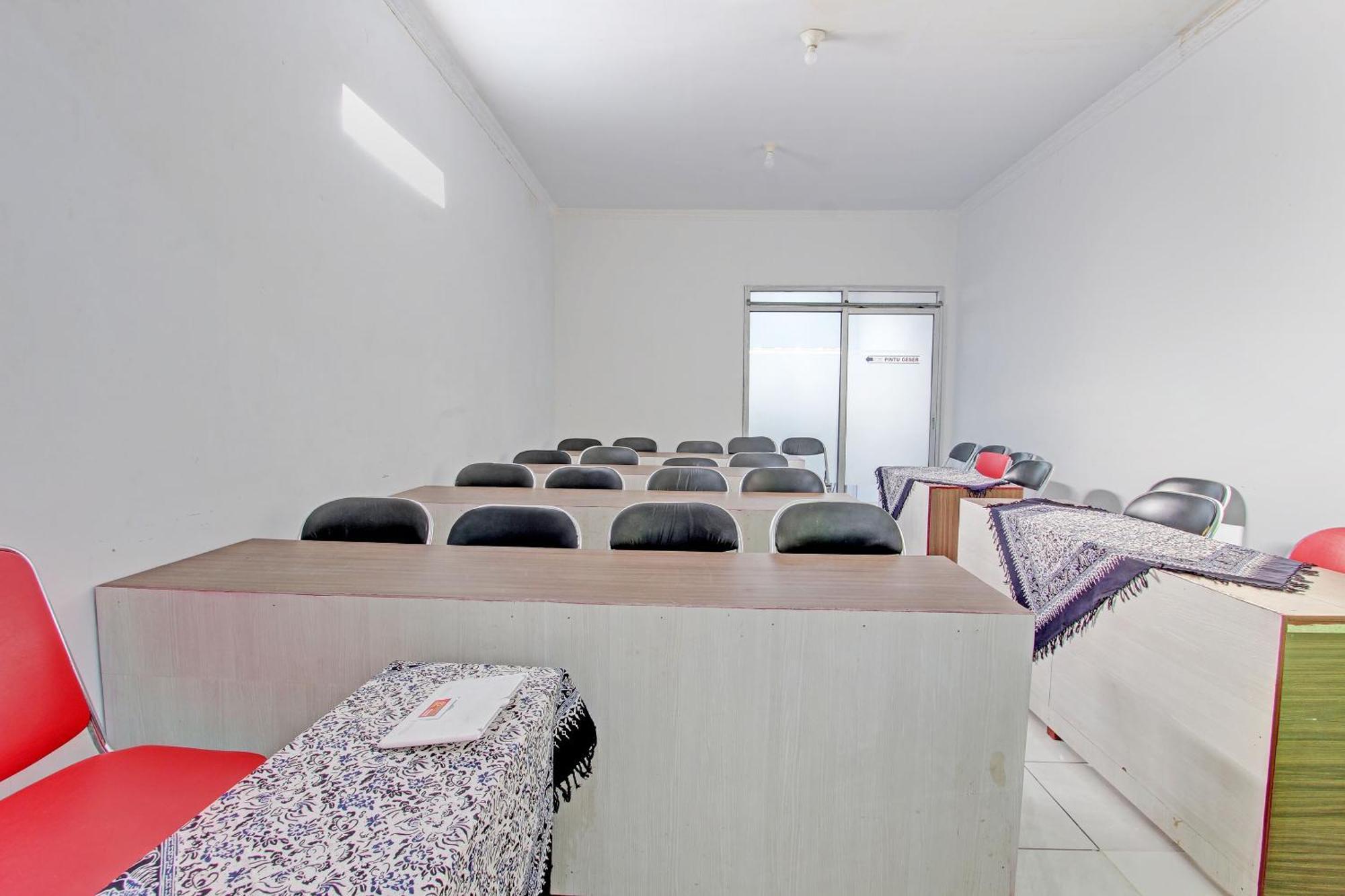 Capital O 92929 Hotel New Tirta Kencana Syariah Tegal  Exterior foto